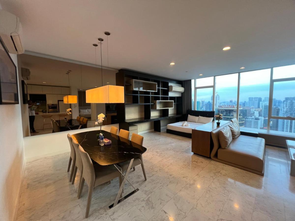 Appartamento Platinum Klcc Pool View Kuala Lumpur Esterno foto