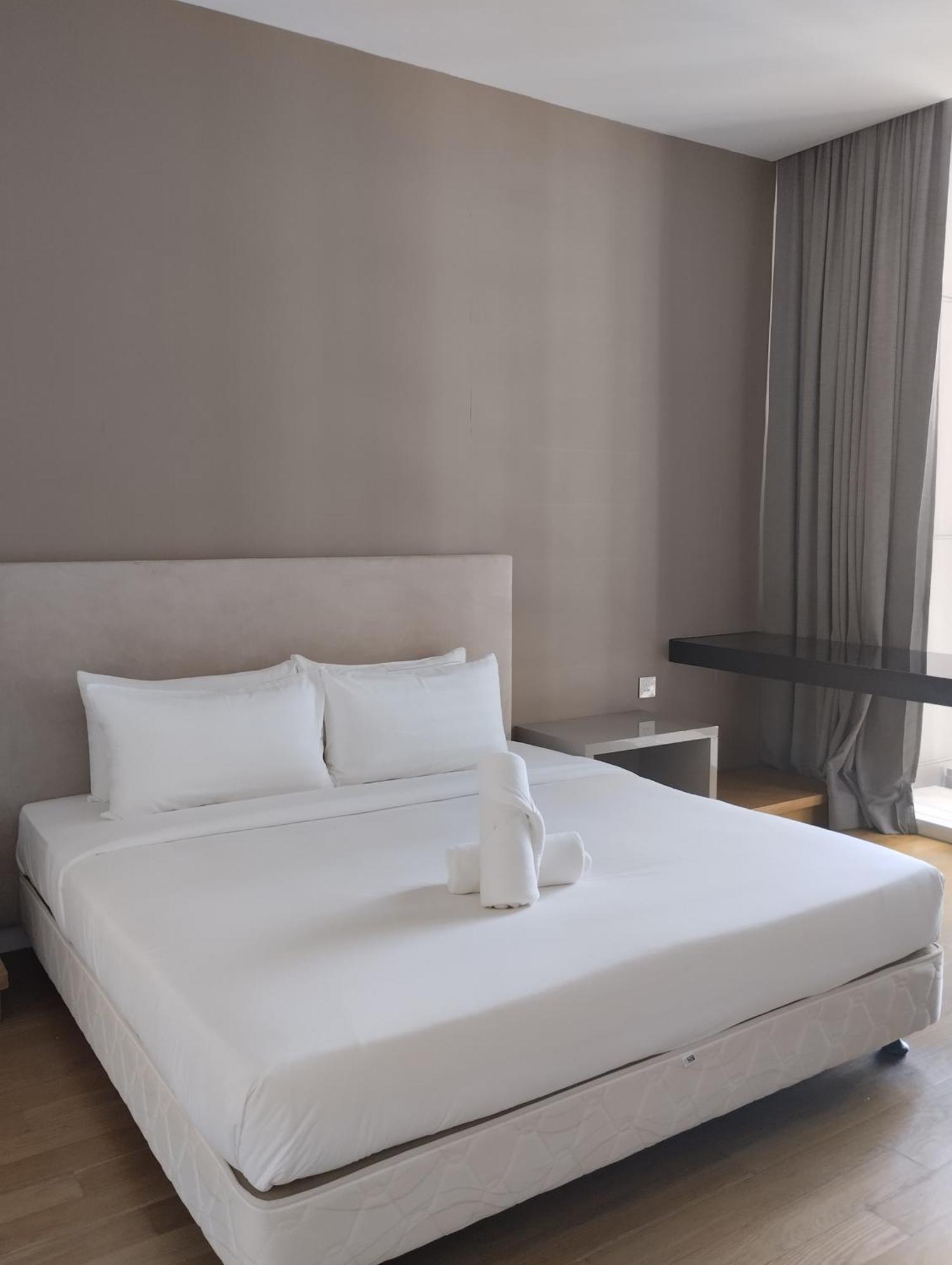 Appartamento Platinum Klcc Pool View Kuala Lumpur Esterno foto