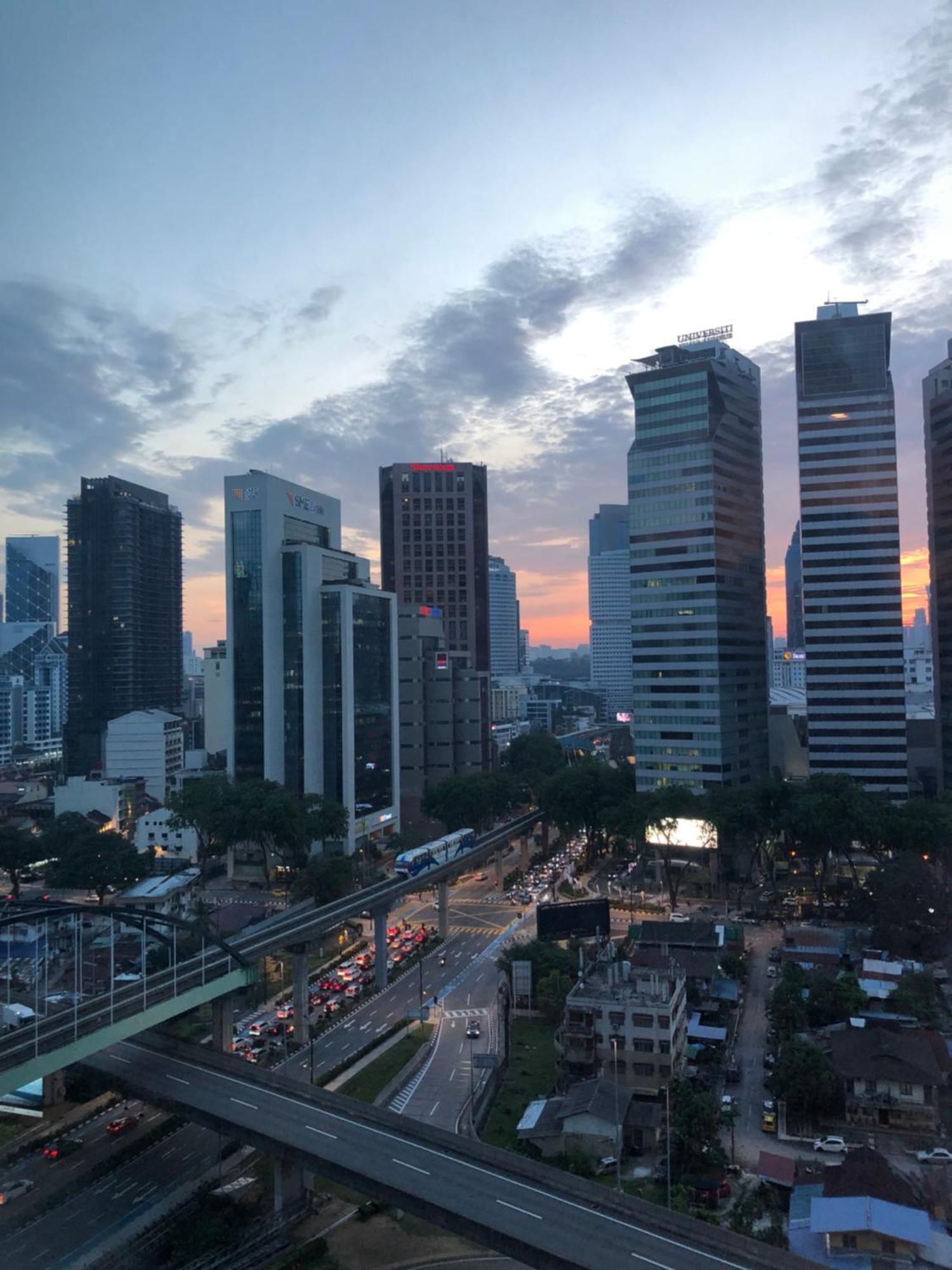 Appartamento Platinum Klcc Pool View Kuala Lumpur Esterno foto