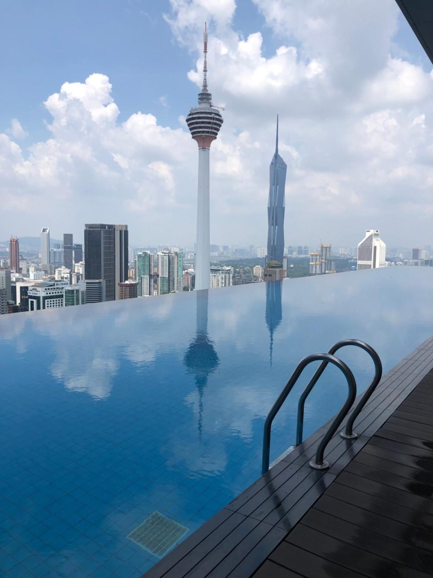 Appartamento Platinum Klcc Pool View Kuala Lumpur Esterno foto