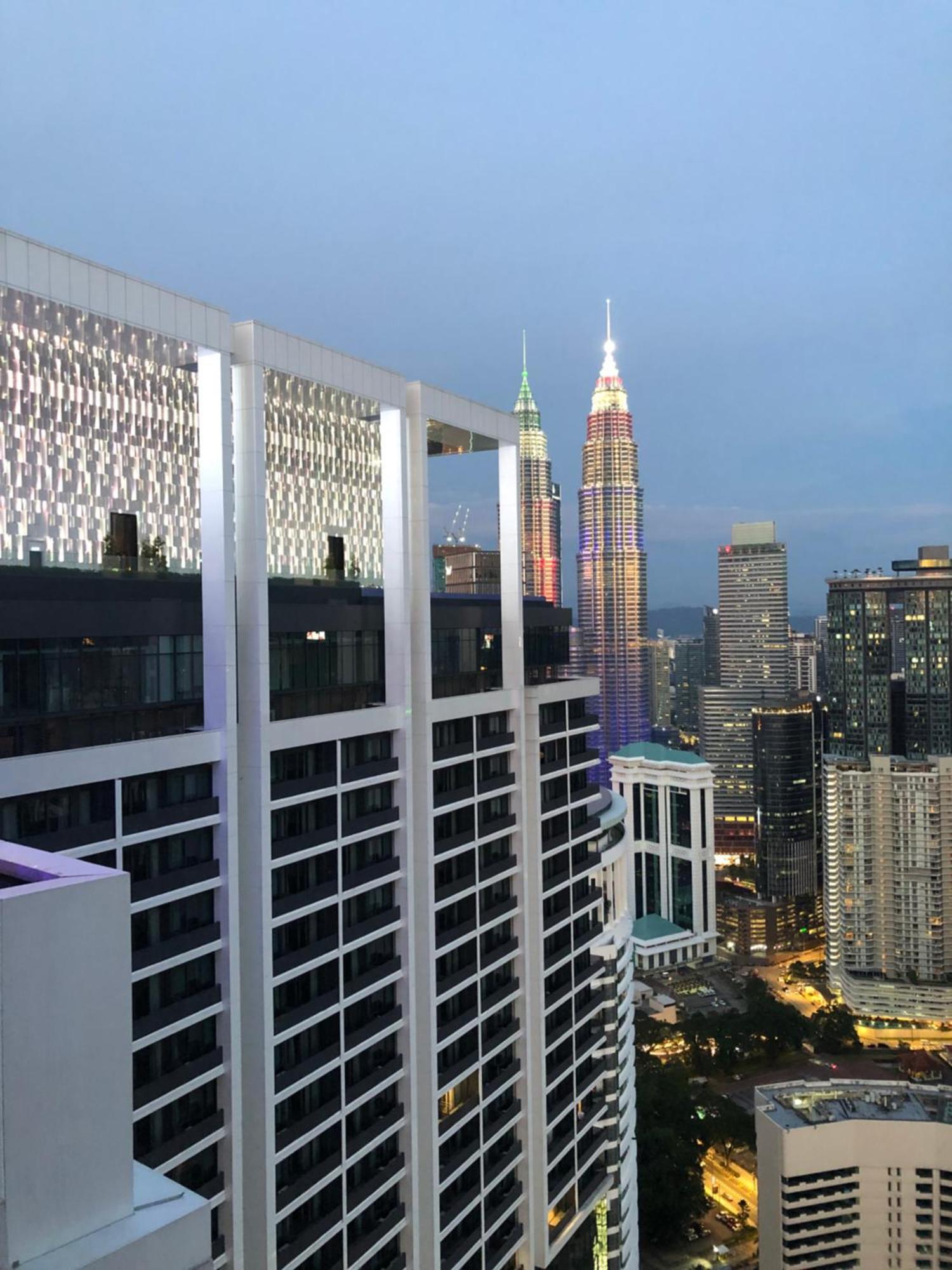 Appartamento Platinum Klcc Pool View Kuala Lumpur Esterno foto