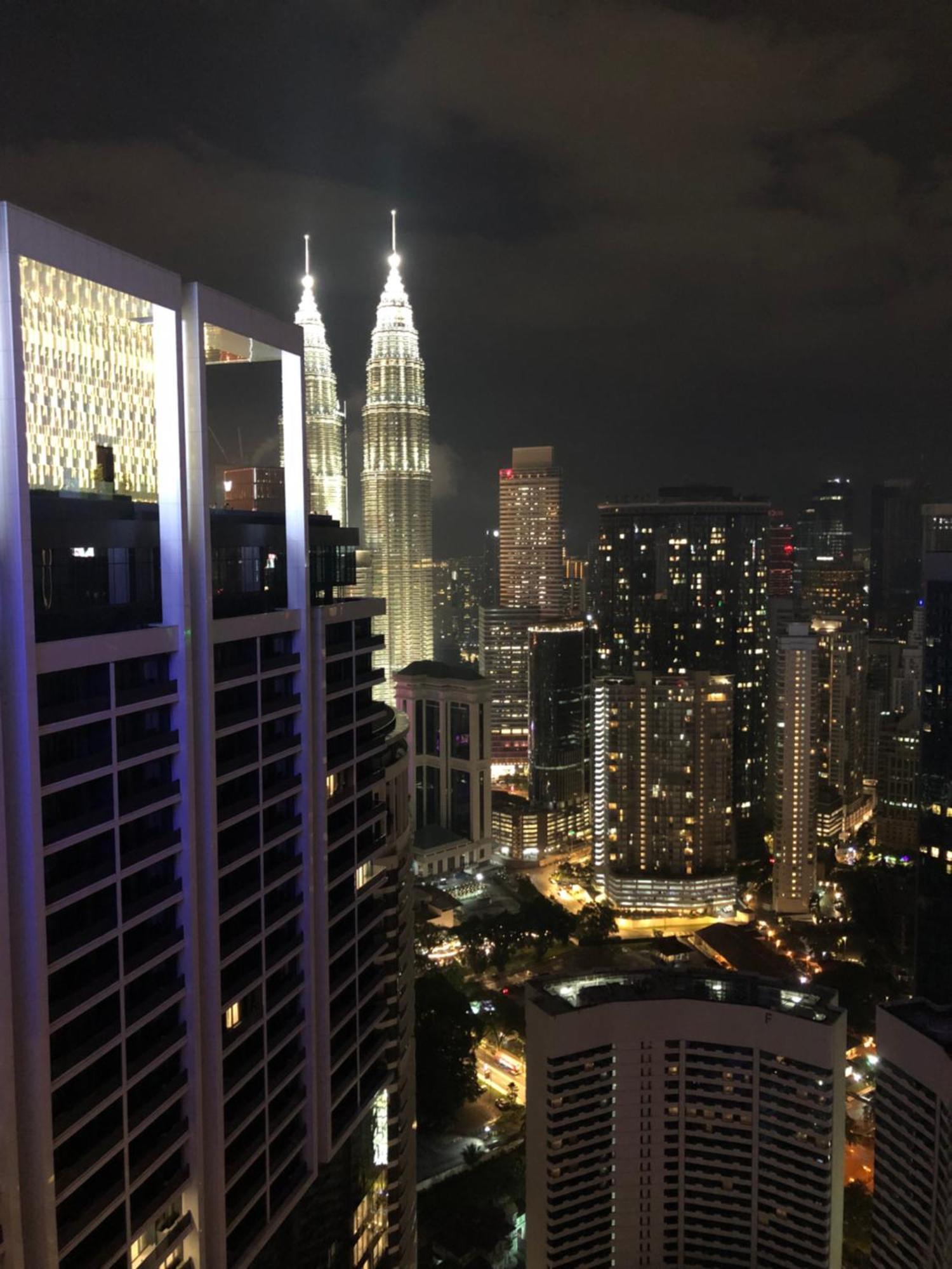 Appartamento Platinum Klcc Pool View Kuala Lumpur Esterno foto
