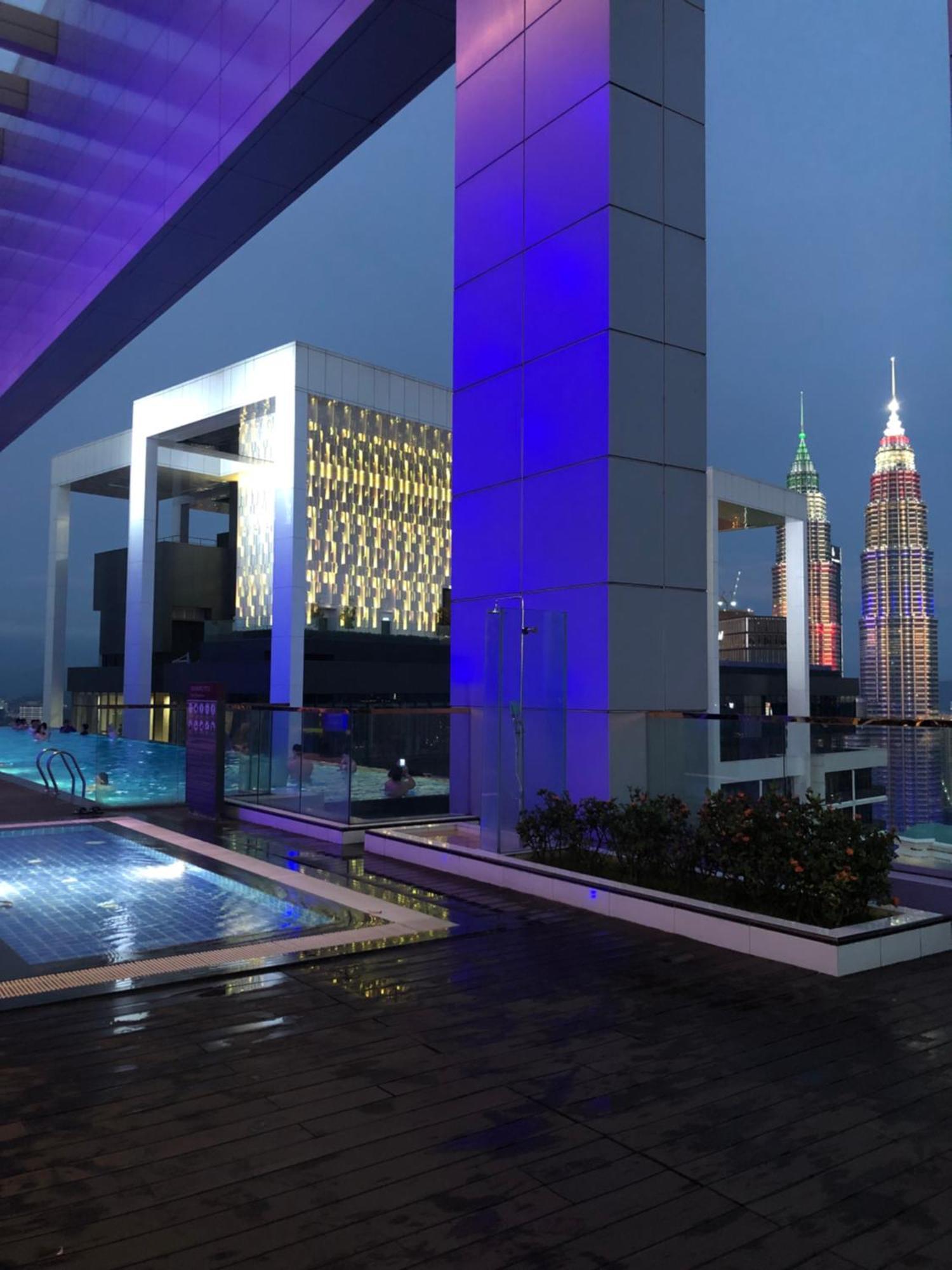 Appartamento Platinum Klcc Pool View Kuala Lumpur Esterno foto