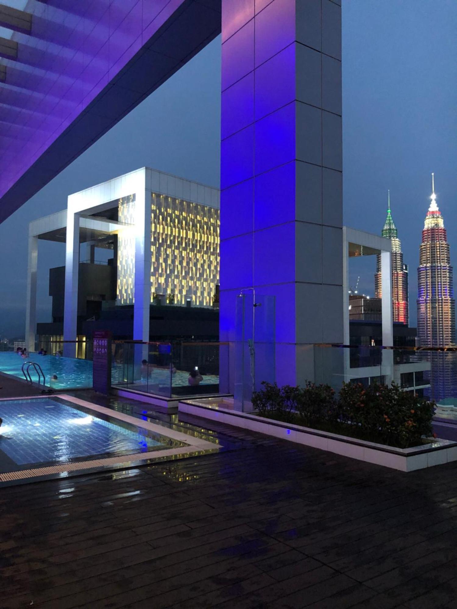 Appartamento Platinum Klcc Pool View Kuala Lumpur Esterno foto