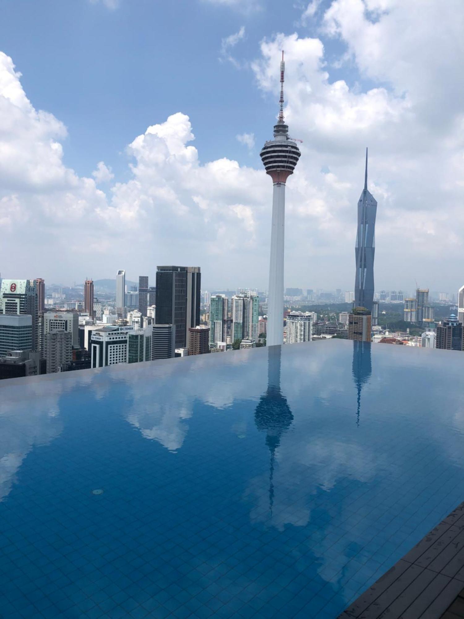 Appartamento Platinum Klcc Pool View Kuala Lumpur Esterno foto