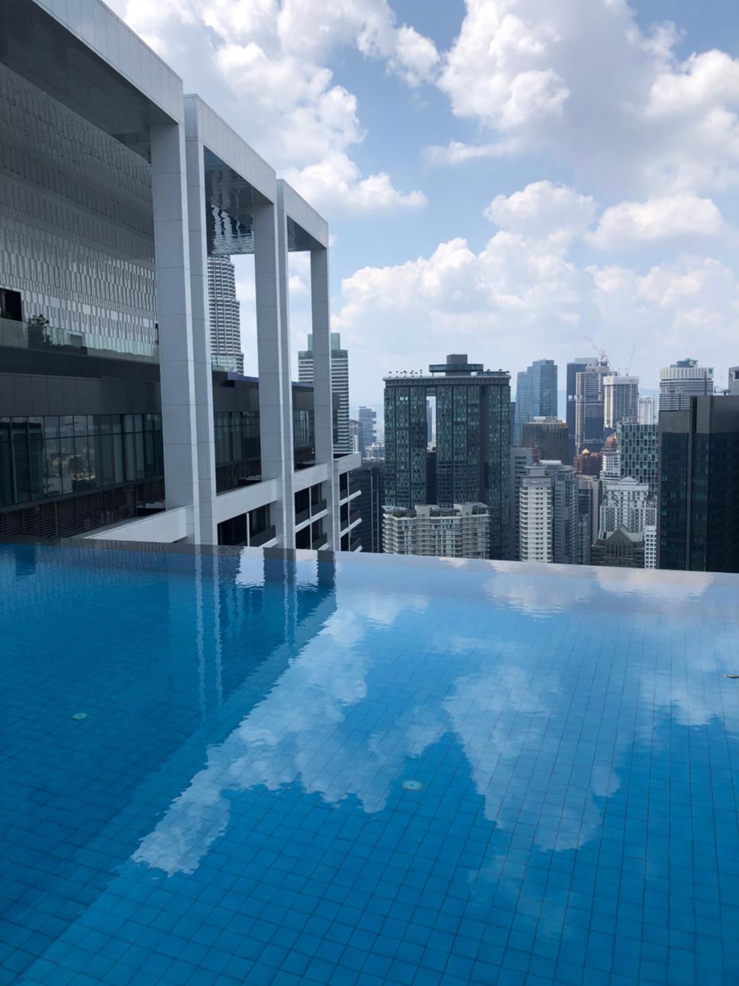 Appartamento Platinum Klcc Pool View Kuala Lumpur Esterno foto