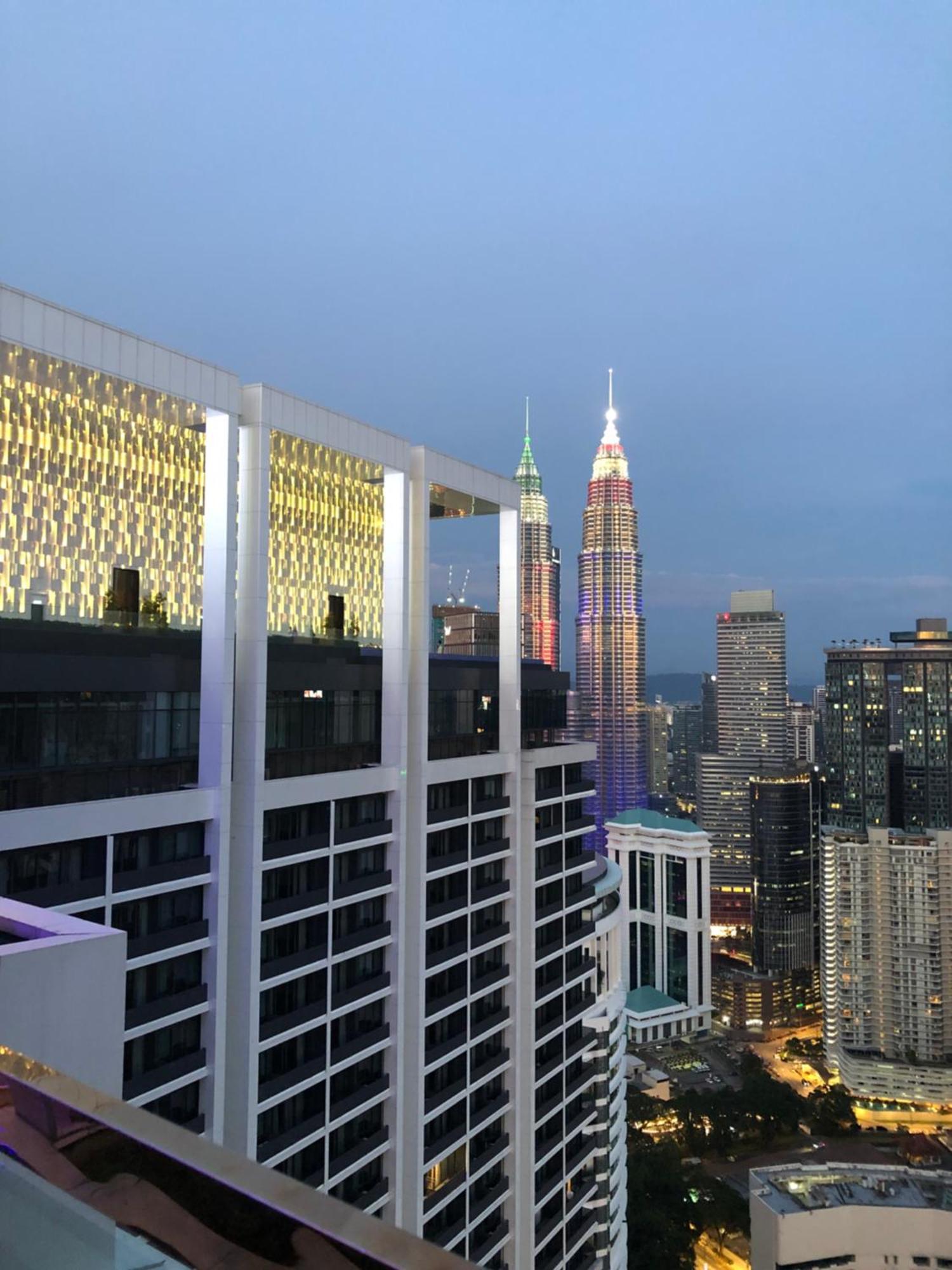Appartamento Platinum Klcc Pool View Kuala Lumpur Esterno foto